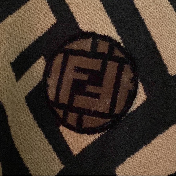 Authentic fendi sweater size 0 - Picture 3 of 6